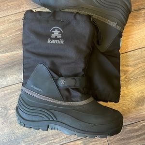 Boys Kamik winter boots size 5
